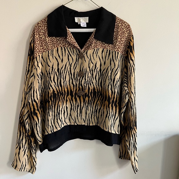 caché Tops - Vintage Caché leopard shirt - Circa 80’s - excellent condition